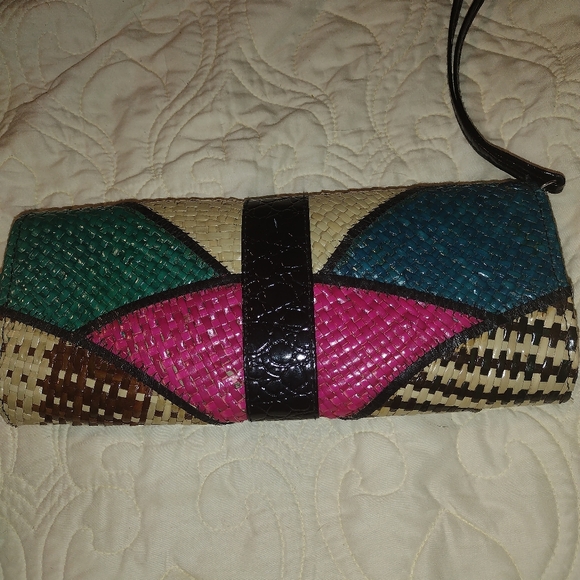 Clutch/wristlet - Picture 2 of 3